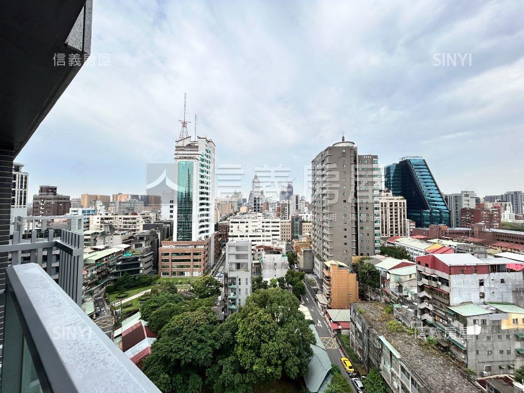 安家藏玉前棟１２樓Ｅ戶房屋室內格局與周邊環境