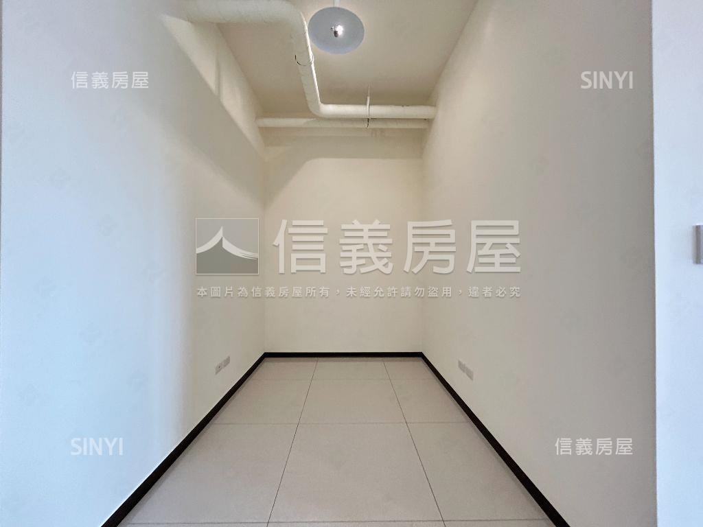 安家藏玉前棟１２樓Ｅ戶房屋室內格局與周邊環境