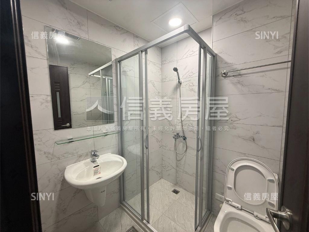 專任左營三鐵視野帝王平車房屋室內格局與周邊環境