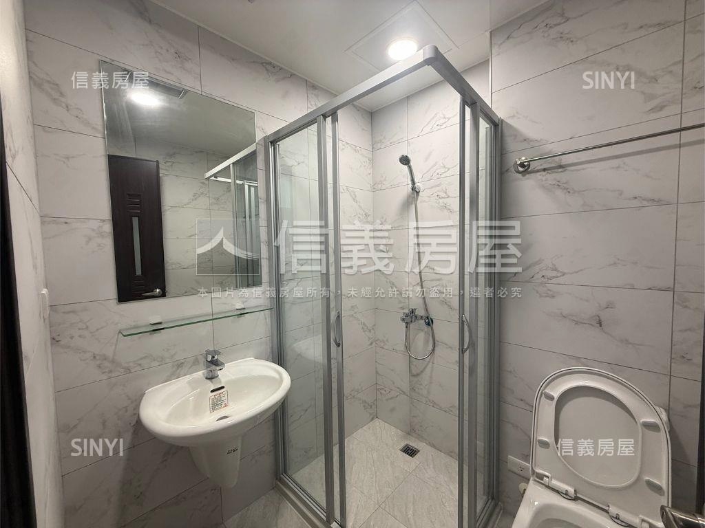 專任左營三鐵視野帝王平車房屋室內格局與周邊環境