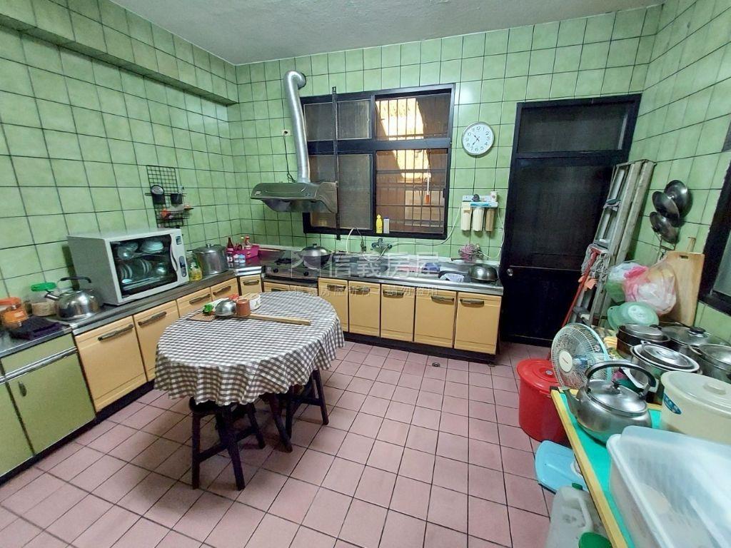 光華溫馨大地坪透天房屋室內格局與周邊環境