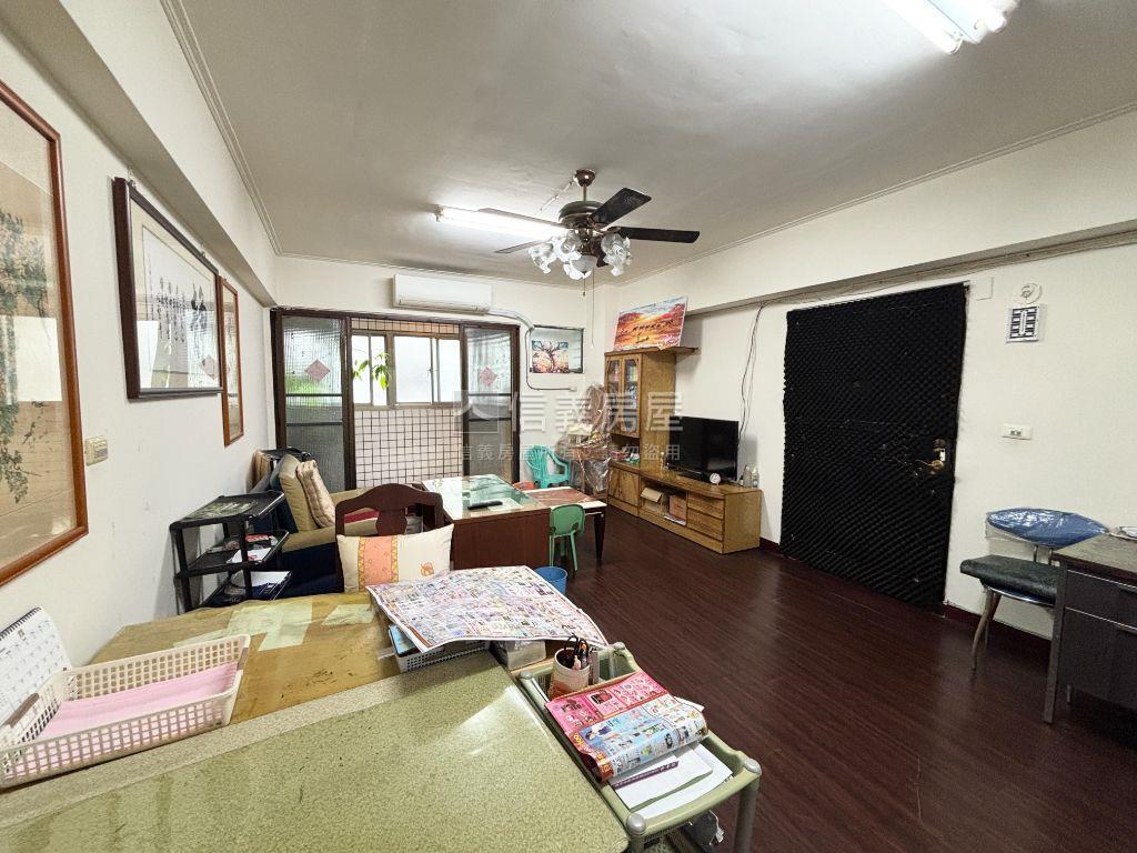 儷景雙星大器三房房屋室內格局與周邊環境