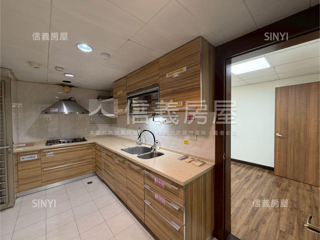 市府捷運台北京華大樓房屋室內格局與周邊環境