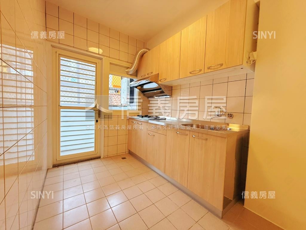 專任近公益路鼎王三房車位房屋室內格局與周邊環境