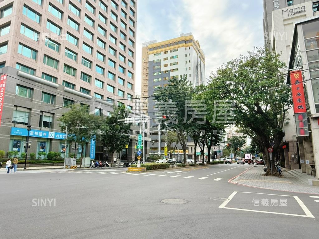 專任近公益路鼎王三房車位房屋室內格局與周邊環境