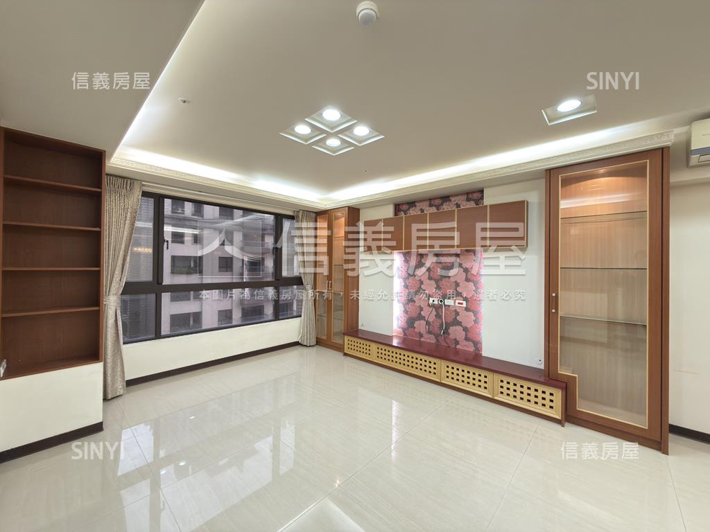 首璽四房雙車位房屋室內格局與周邊環境