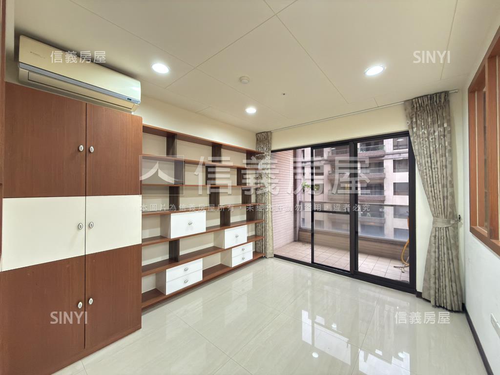 首璽四房雙車位房屋室內格局與周邊環境