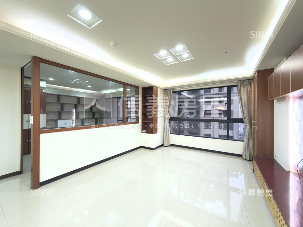 首璽四房雙車位房屋室內格局與周邊環境