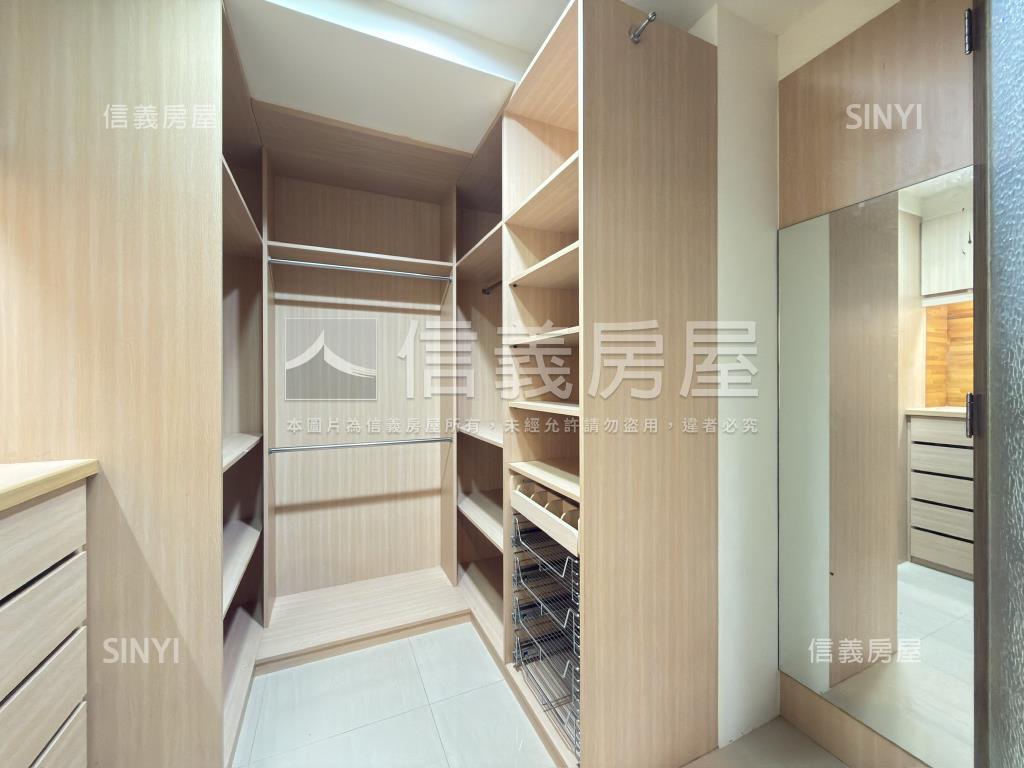 首璽四房雙車位房屋室內格局與周邊環境