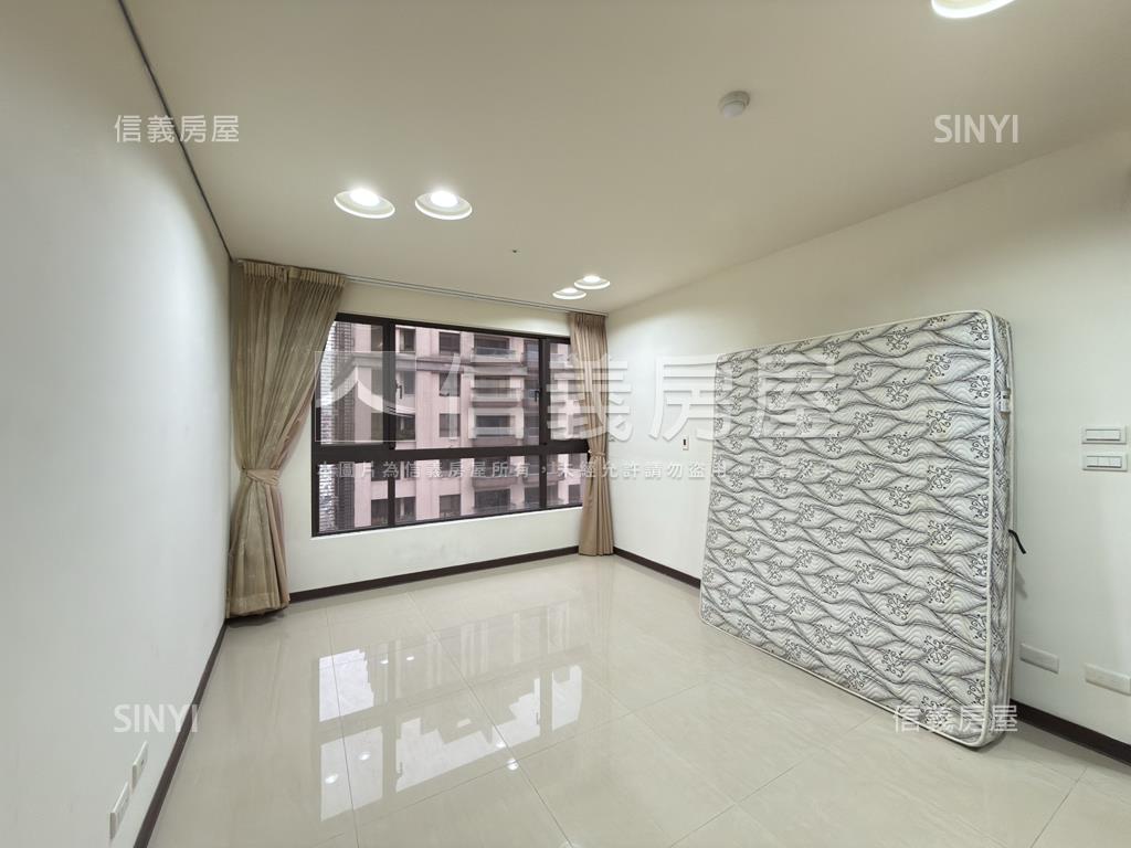 首璽四房雙車位房屋室內格局與周邊環境