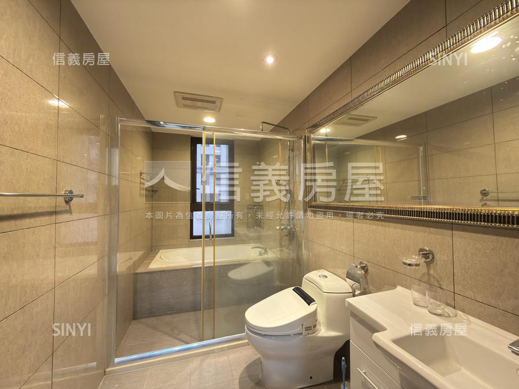 首璽四房雙車位房屋室內格局與周邊環境