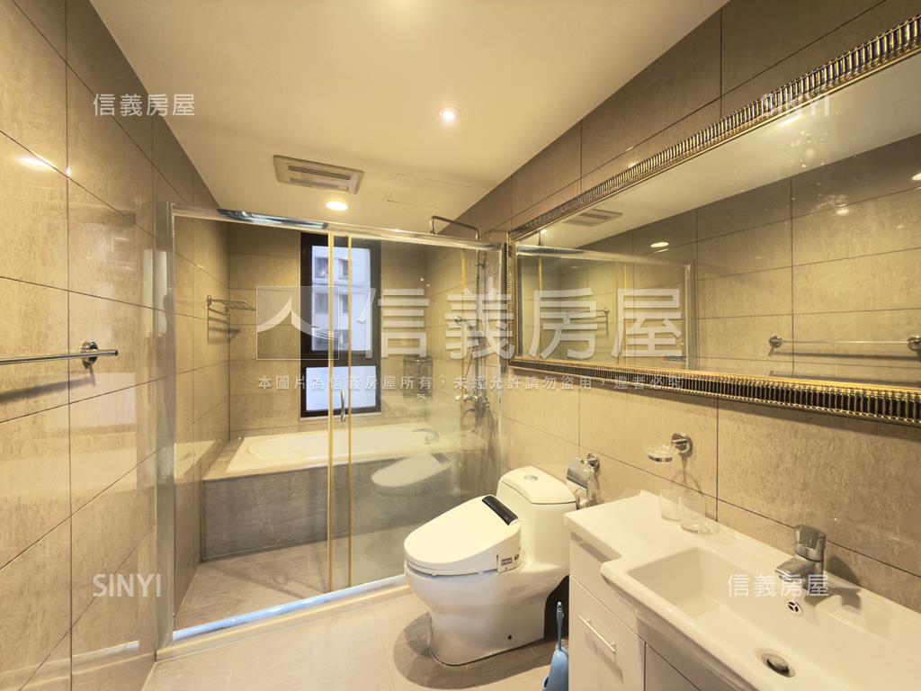 首璽四房雙車位房屋室內格局與周邊環境