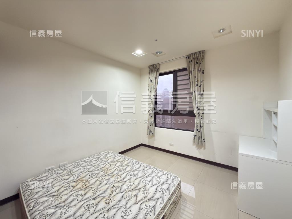 首璽四房雙車位房屋室內格局與周邊環境