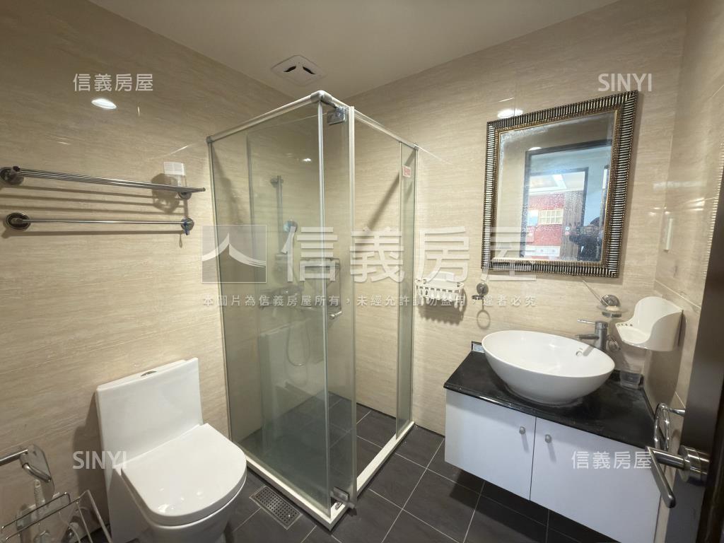 首璽四房雙車位房屋室內格局與周邊環境