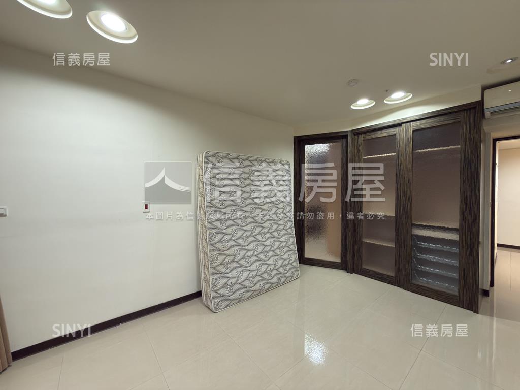 首璽四房雙車位房屋室內格局與周邊環境