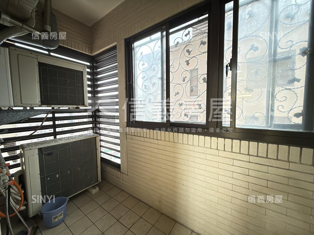 首璽四房雙車位房屋室內格局與周邊環境