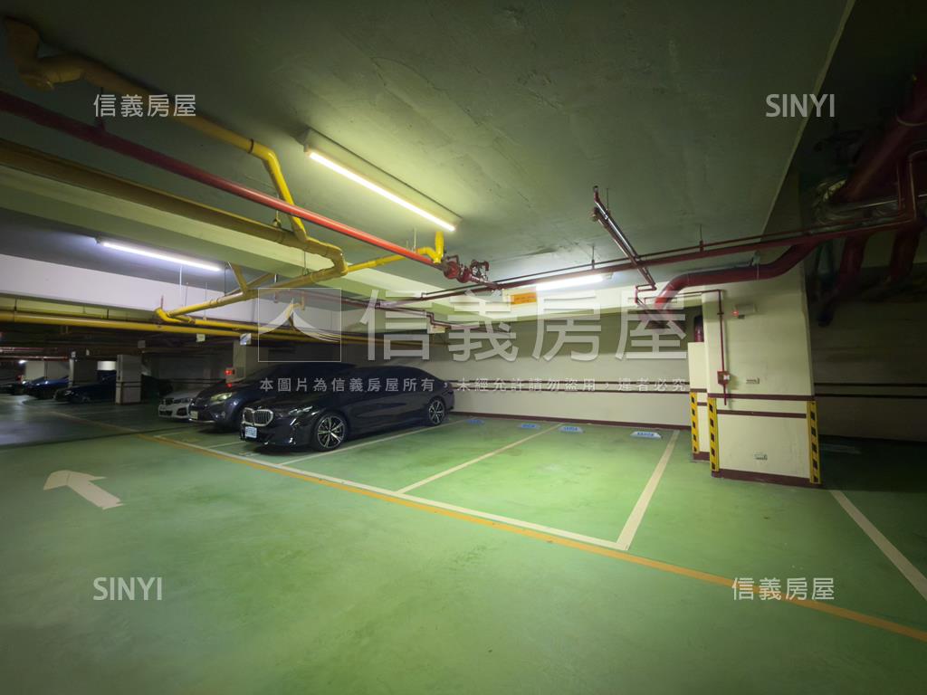 首璽四房雙車位房屋室內格局與周邊環境