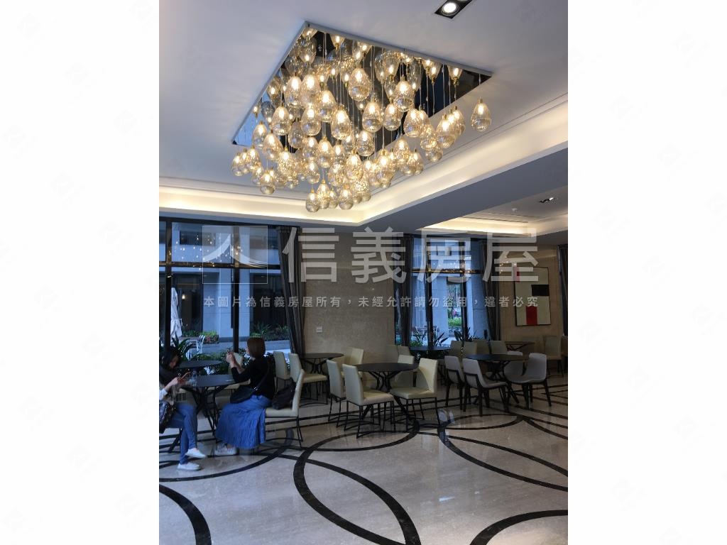 超花時尚裝潢兩房車位房屋室內格局與周邊環境