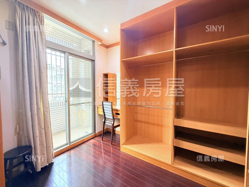 近安平國小臨路朝南店住房屋室內格局與周邊環境