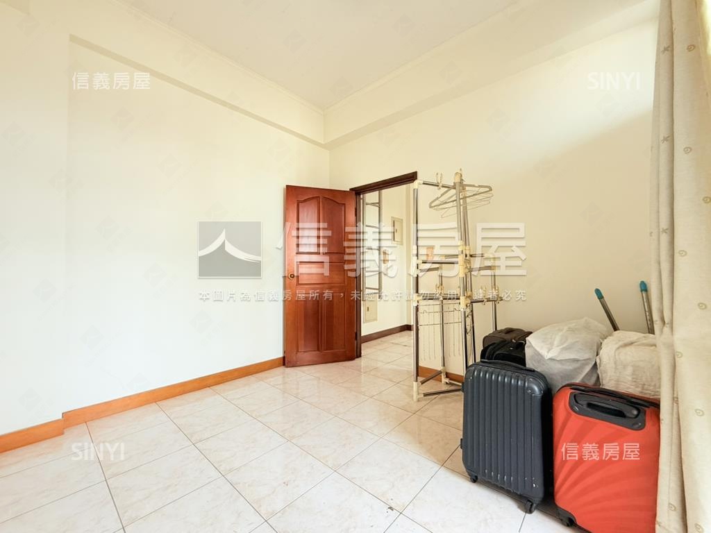 近安平國小臨路朝南店住房屋室內格局與周邊環境