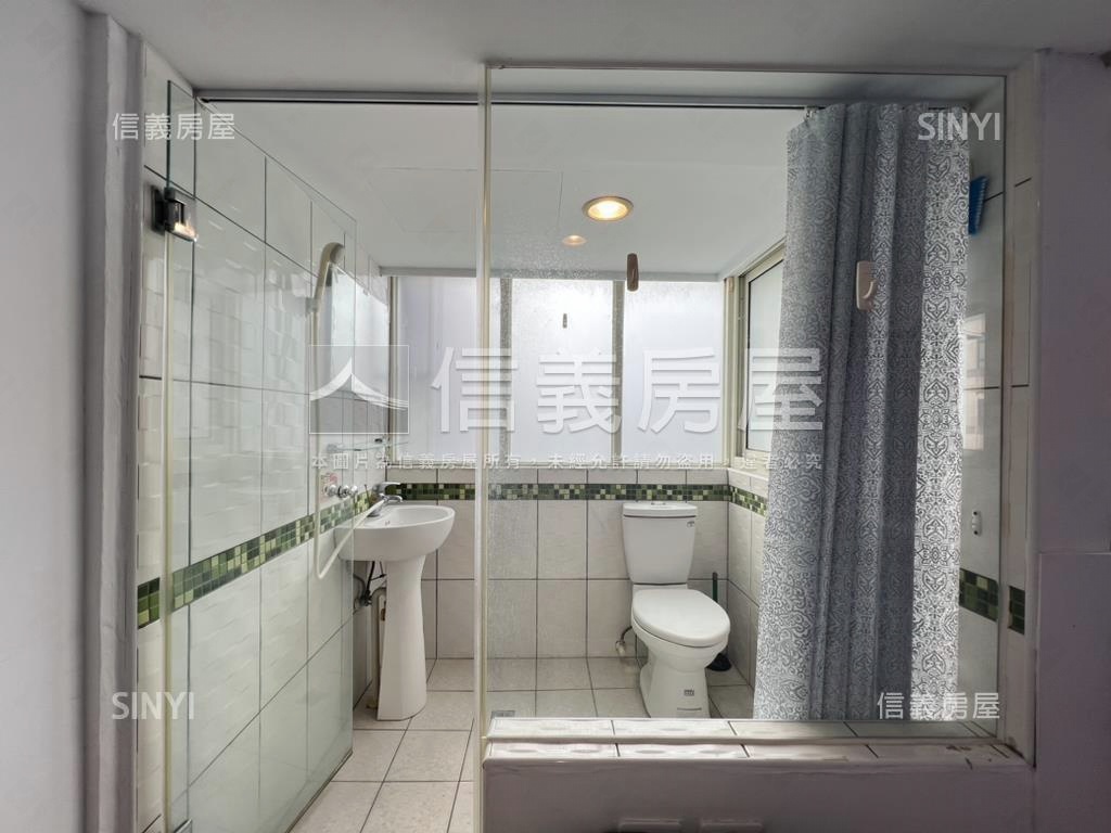 一中街１２間套房收租聖品房屋室內格局與周邊環境