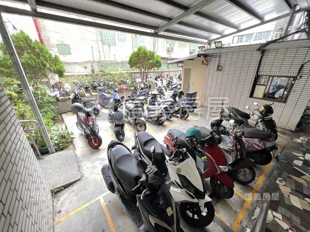 一中街１２間套房收租聖品房屋室內格局與周邊環境