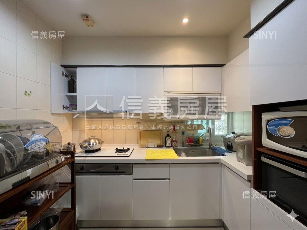 稀有釋出！巨蛋採光大車墅房屋室內格局與周邊環境