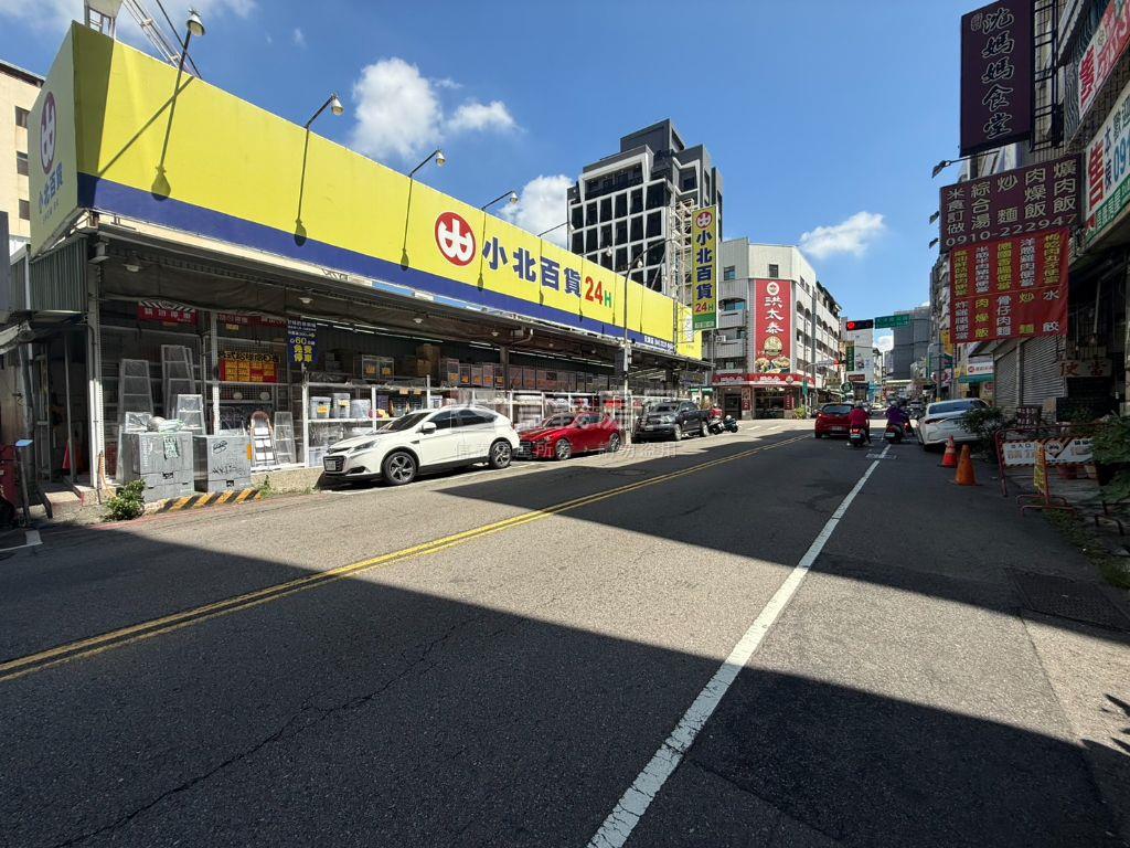 唐寧街１０號美三房附車位房屋室內格局與周邊環境