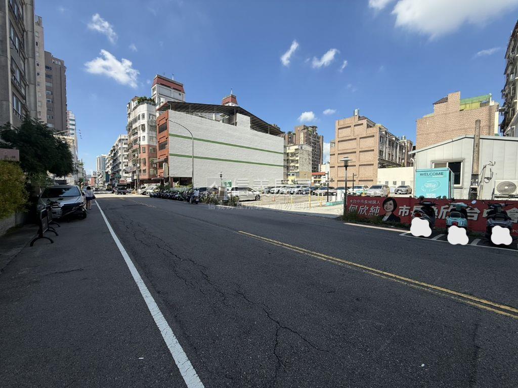 唐寧街１０號美三房附車位房屋室內格局與周邊環境