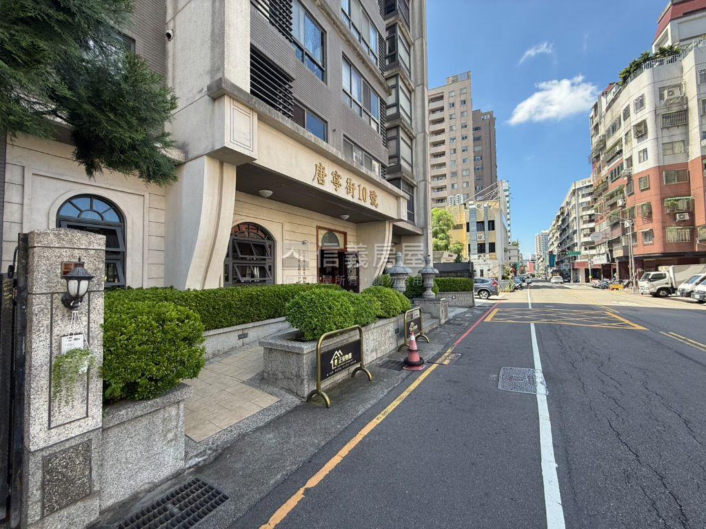 唐寧街１０號美三房附車位房屋室內格局與周邊環境