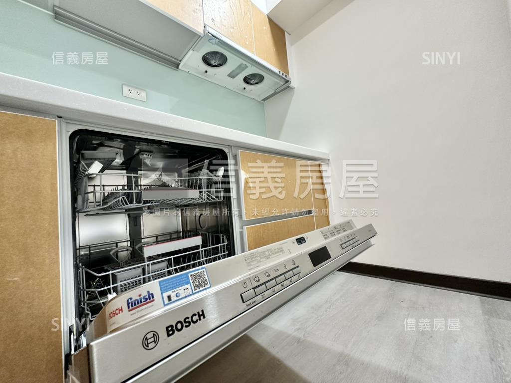 近漢神機捷特區２房平車房屋室內格局與周邊環境