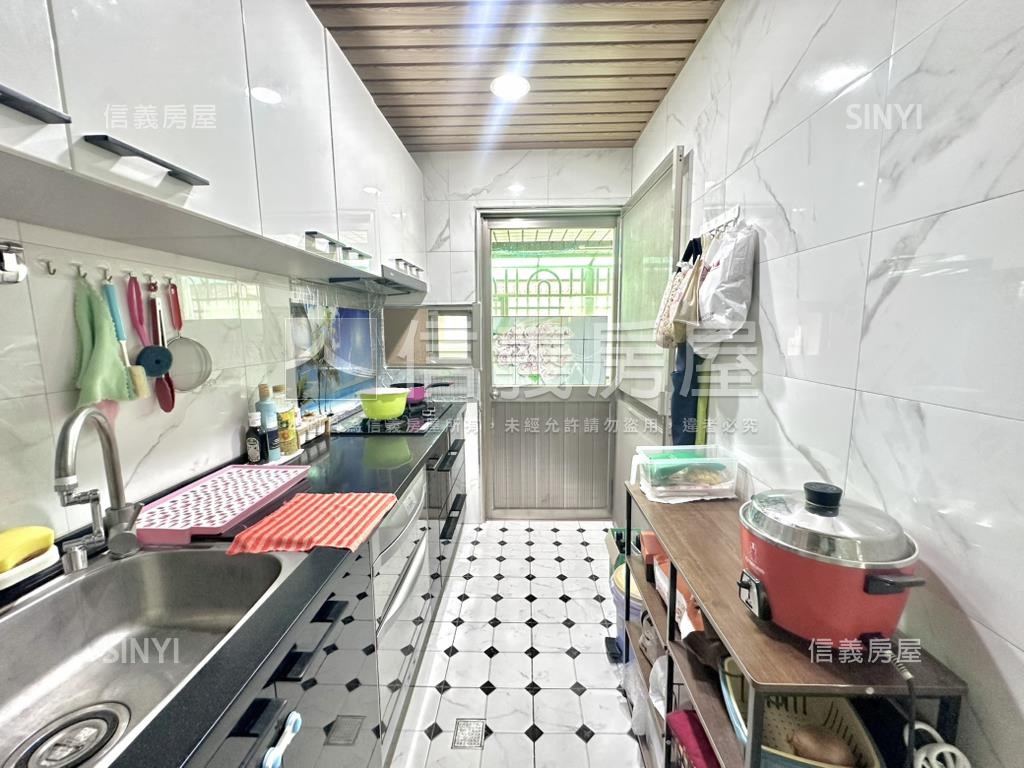 近文山特區質感三房平車房屋室內格局與周邊環境