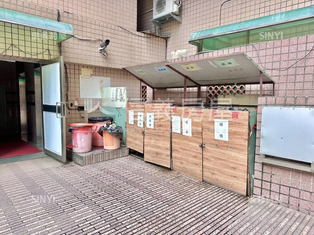 近文山特區質感三房平車房屋室內格局與周邊環境