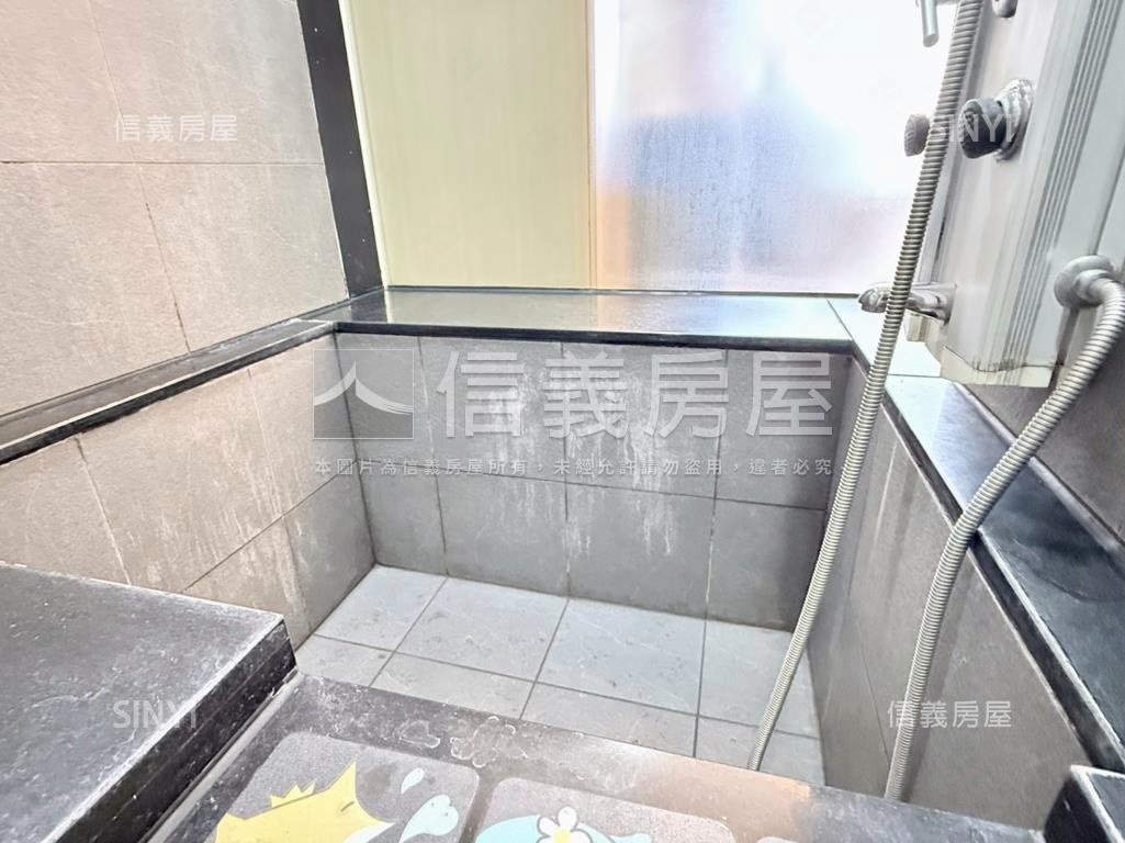 喜來登優質採光屋房屋室內格局與周邊環境