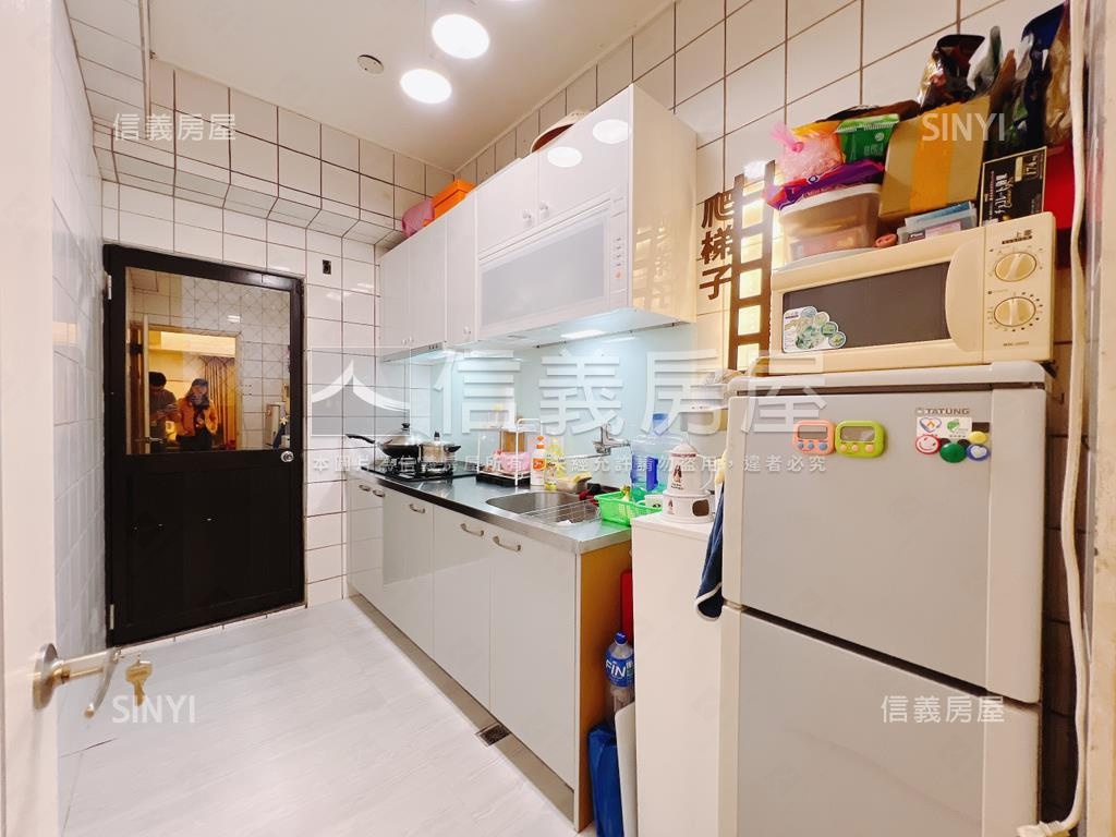 近台中高工中山醫美三房房屋室內格局與周邊環境