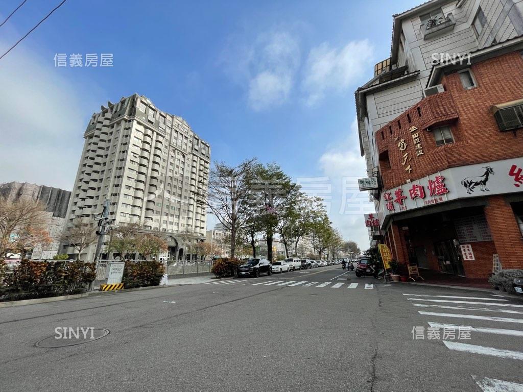 五期商圈稀有挑高店住房屋室內格局與周邊環境