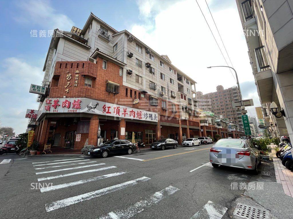 五期商圈稀有挑高店住房屋室內格局與周邊環境