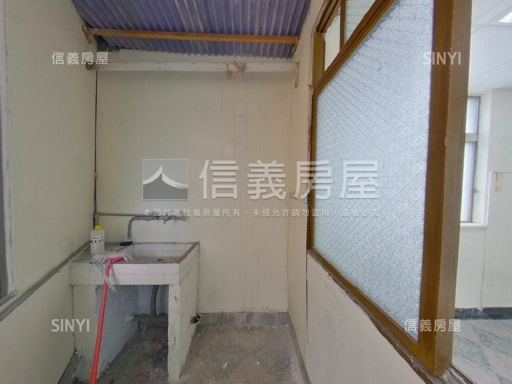 興隆大馬路旁邊間三樓房屋室內格局與周邊環境