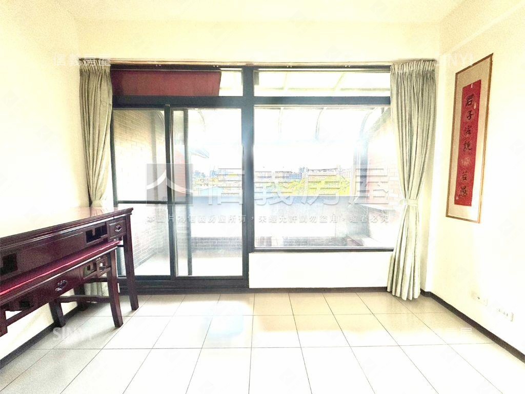 永隆爽文學區車庫別墅房屋室內格局與周邊環境