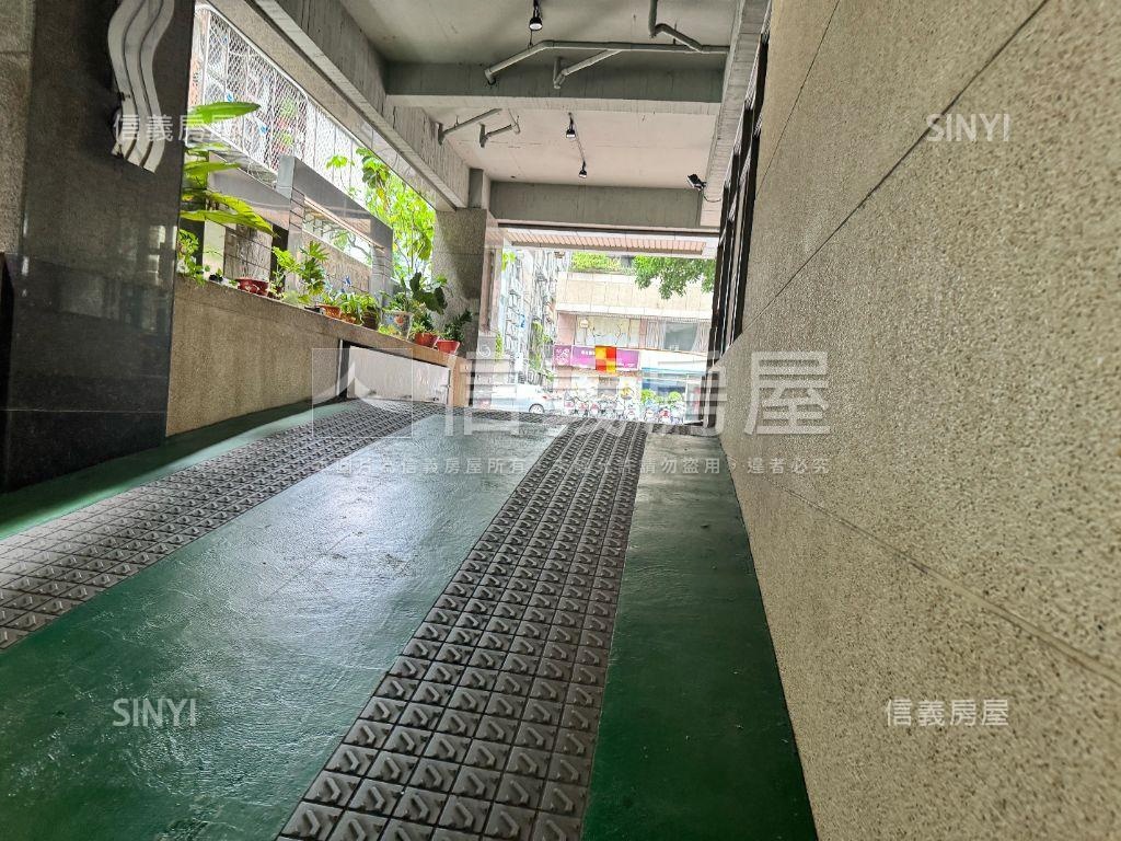 ★龍江首御雙車位房屋室內格局與周邊環境