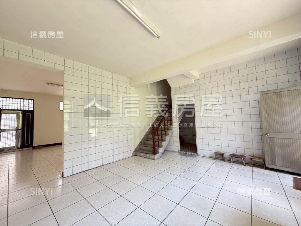 楓樹六街大地坪透天房屋室內格局與周邊環境