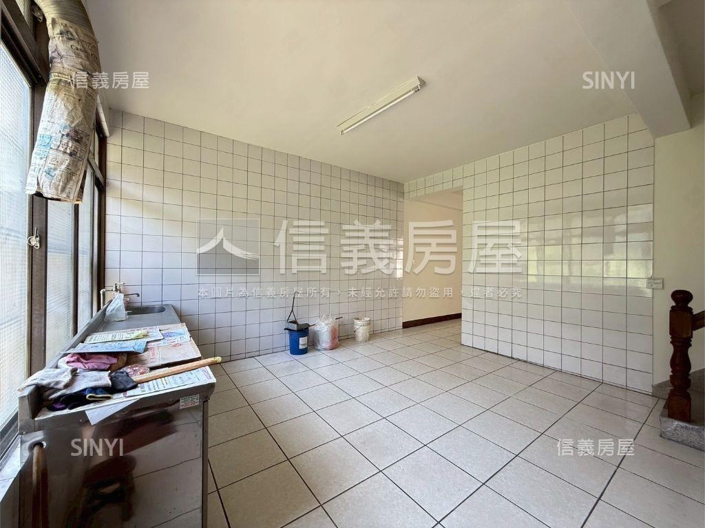 楓樹六街大地坪透天房屋室內格局與周邊環境