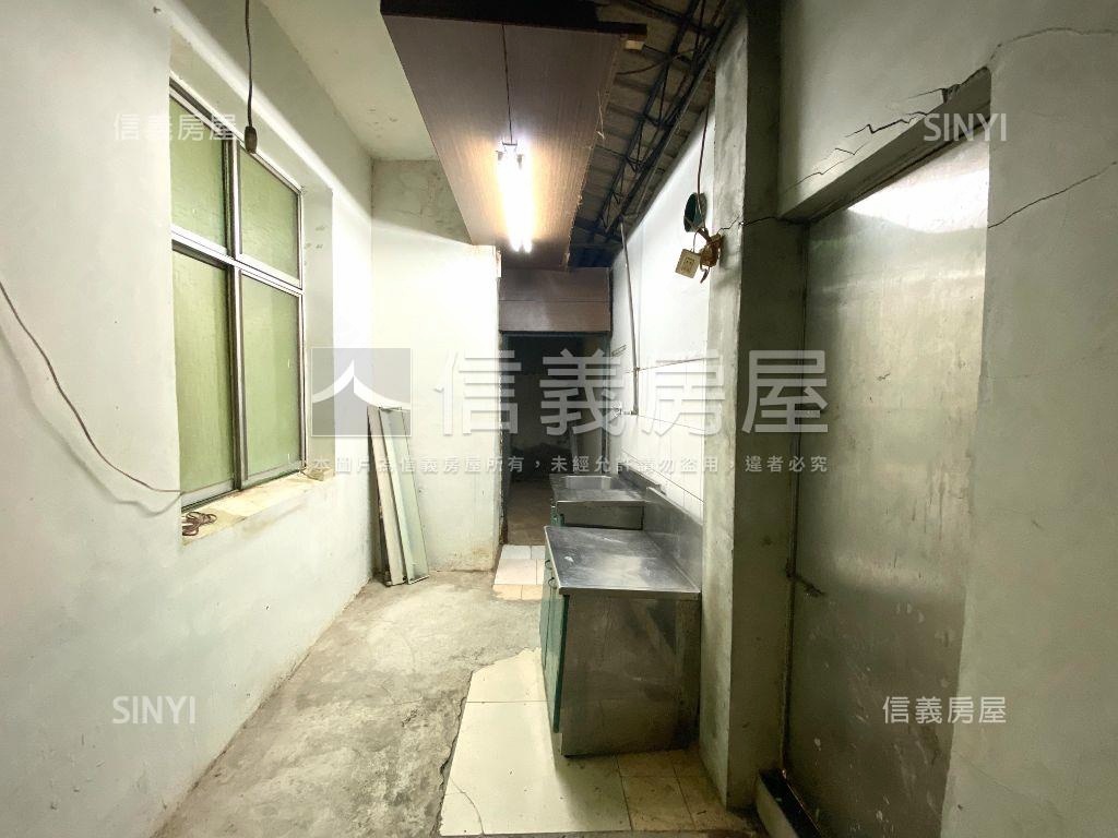 近未來捷運公寓一樓房屋室內格局與周邊環境