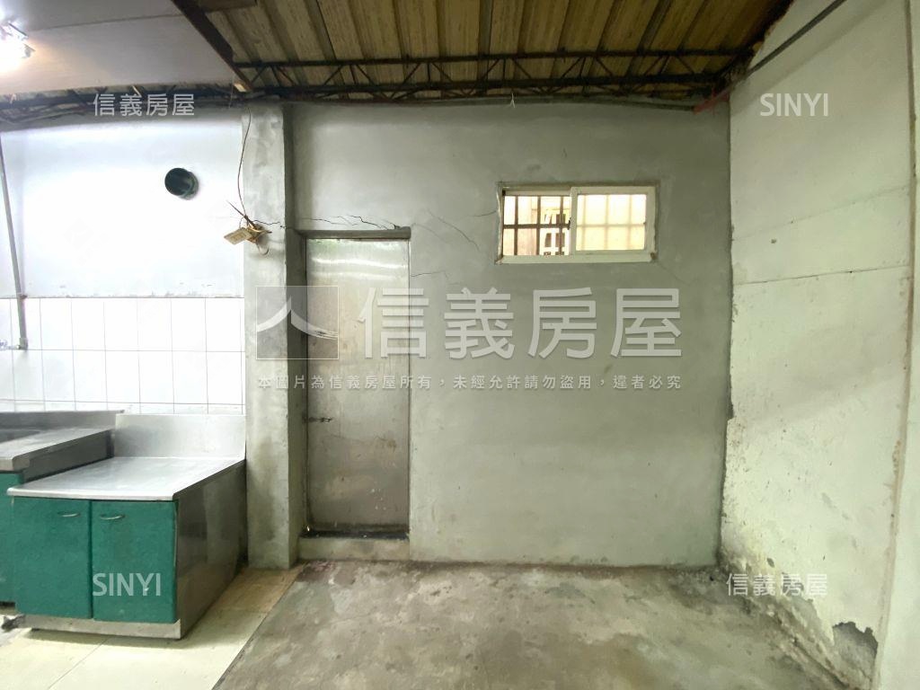近未來捷運公寓一樓房屋室內格局與周邊環境