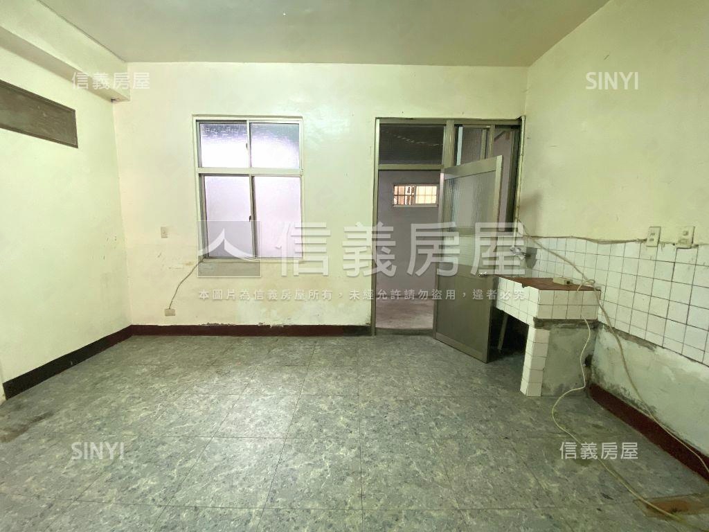 近未來捷運公寓一樓房屋室內格局與周邊環境