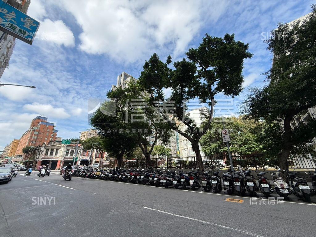 內江南丁格爾稀有名廈房屋室內格局與周邊環境