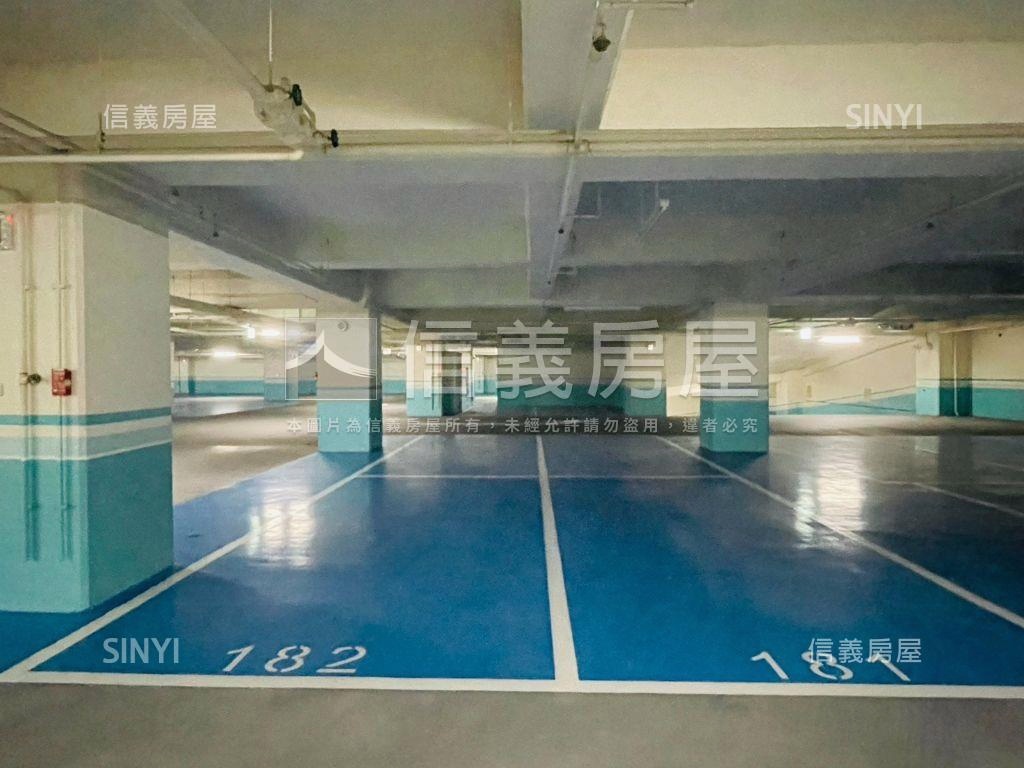 東都綠學這戶車位很優秀房屋室內格局與周邊環境