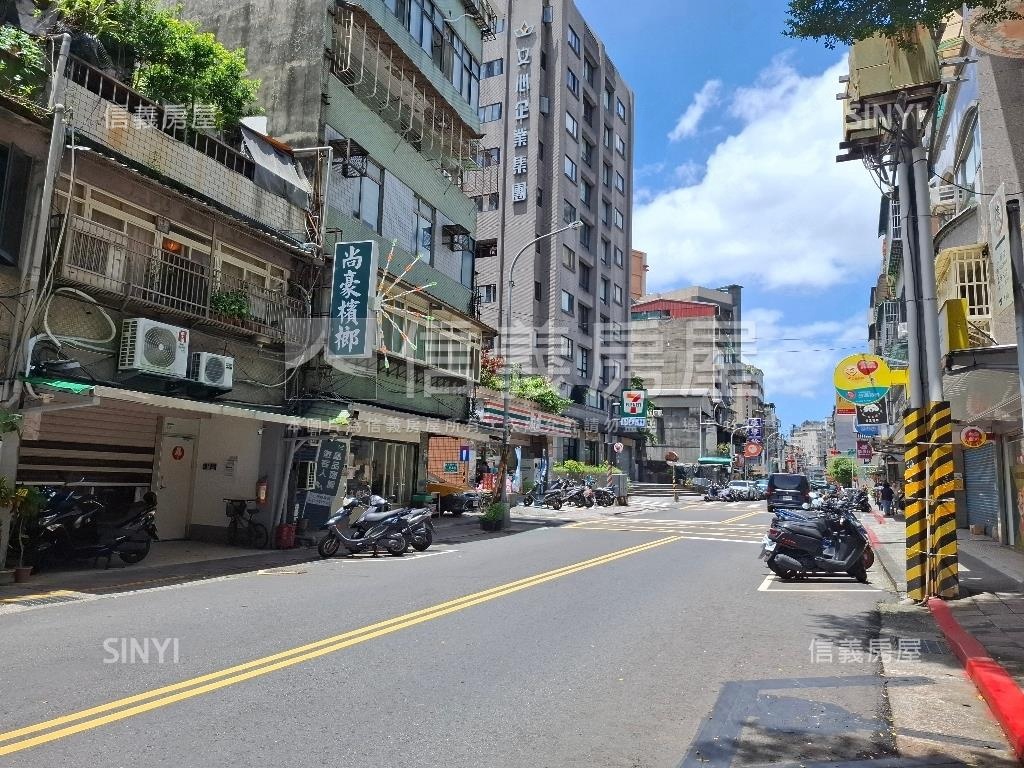 星雲商圈綠蔭邊間三房房屋室內格局與周邊環境