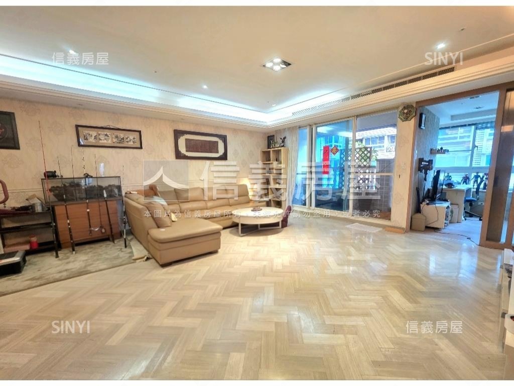 玉上園Ｄ棟四房車位房屋室內格局與周邊環境