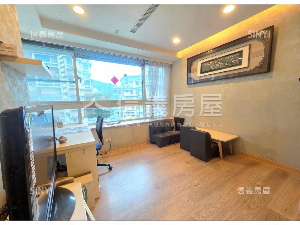 玉上園Ｄ棟四房車位房屋室內格局與周邊環境